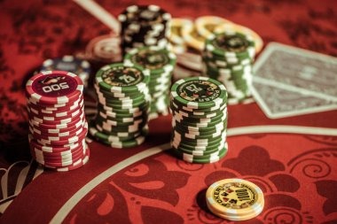 Result display and payout confirmation after BandarQ showdown